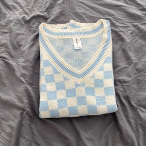 brand new Abound 2x fits like an xl blue white checkered sweater vest.